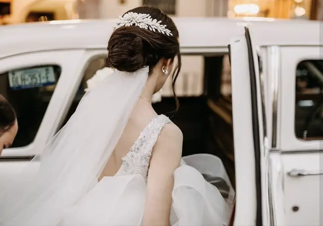 Bridal accessories: tiara, veil, jewelry